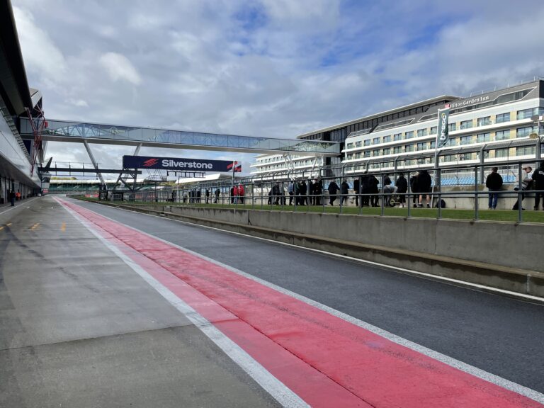 Silverstone Circuit – Student Teams on the Pit Wall in 2022 – (Photo: Student Motorsport)